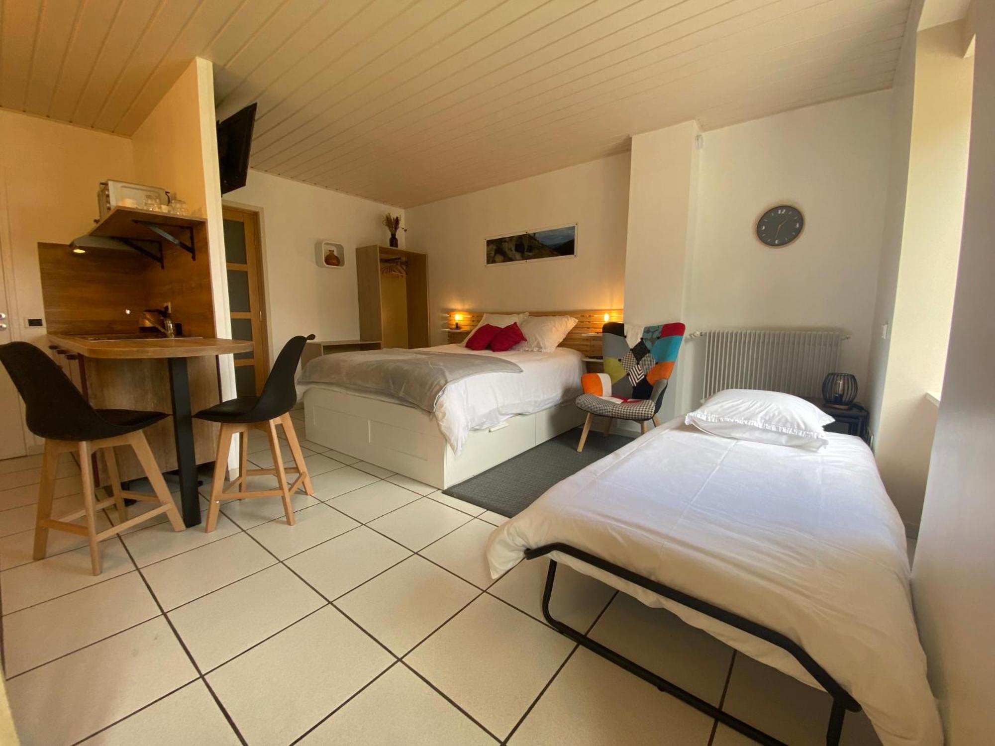 Hotel L'Oustal Des Domes à Orcines Extérieur photo