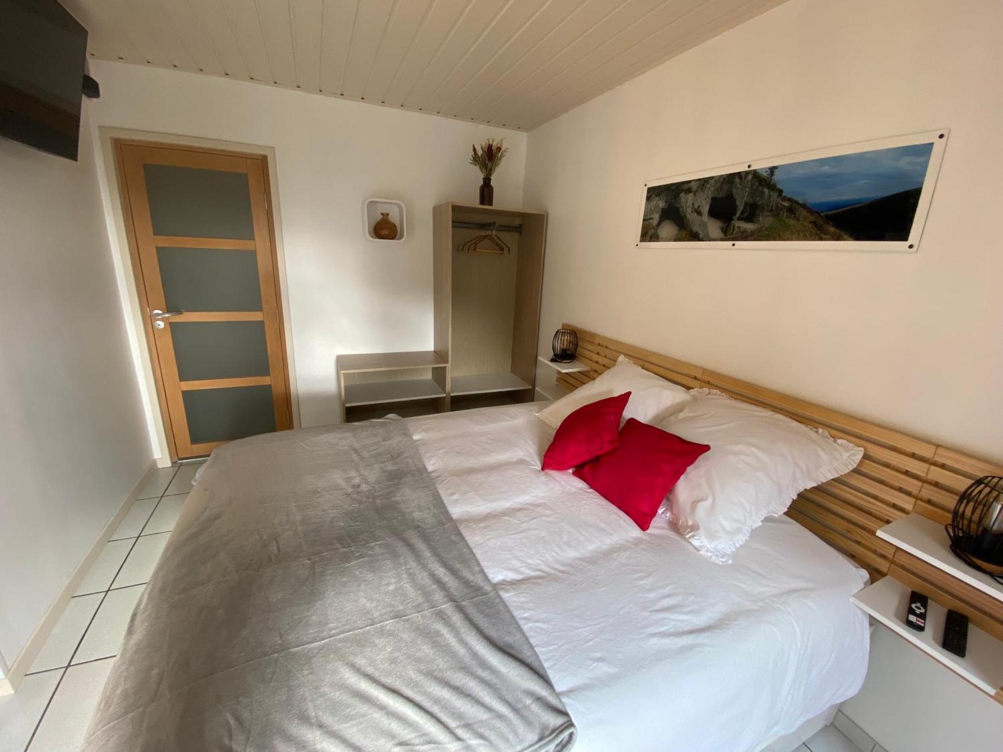 Hotel L'Oustal Des Domes à Orcines Extérieur photo