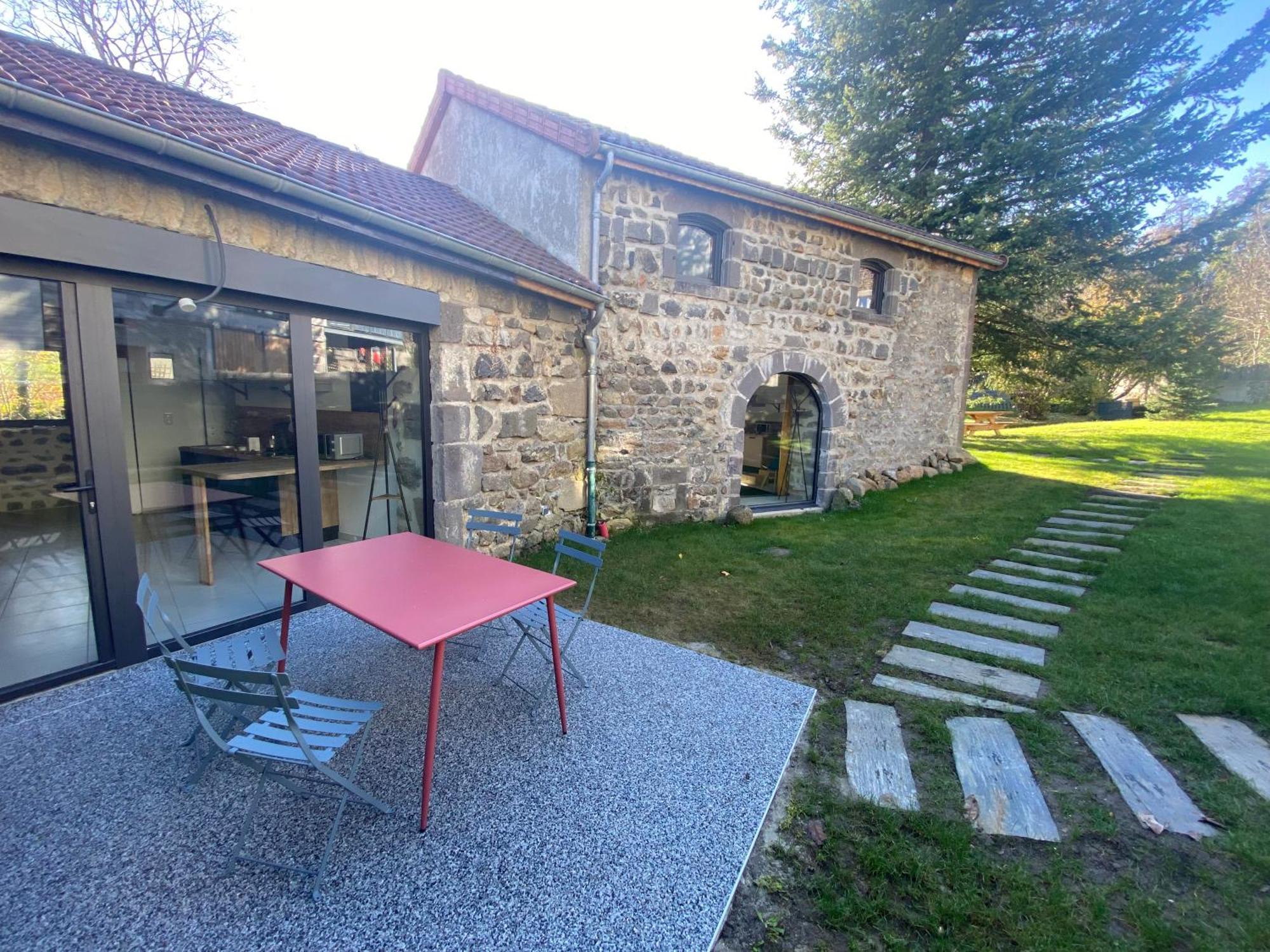 Hotel L'Oustal Des Domes à Orcines Extérieur photo